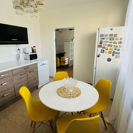 Apartament 1izb Rodinny Komfort, Vsade Na Skok Nitra